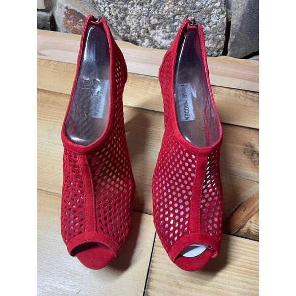 Steve Madden women's red suede stiletto high heels. Size 8.5 - Picture 2 of 8